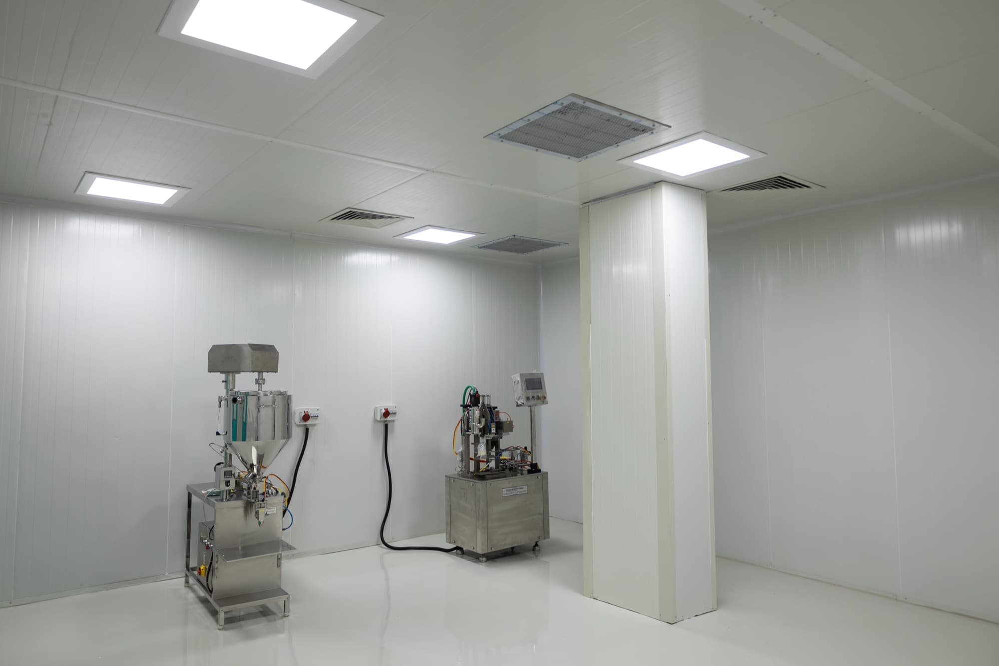 Processing room with mixing equipment